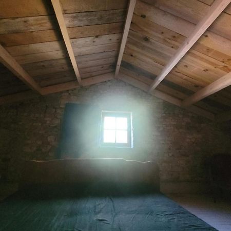 La Chapelle-Themer Nuit Insolite, Chambre Au Dessus D'Une Etable المظهر الخارجي الصورة