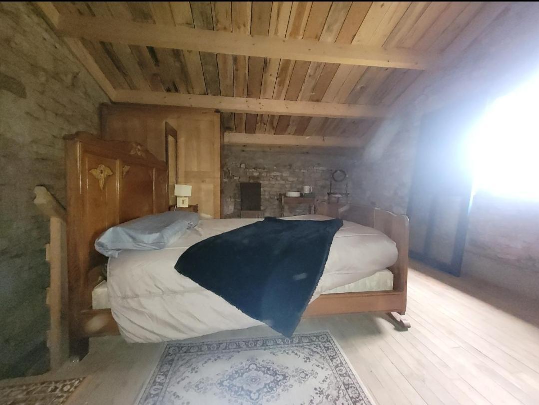 La Chapelle-Themer Nuit Insolite, Chambre Au Dessus D'Une Etable المظهر الخارجي الصورة