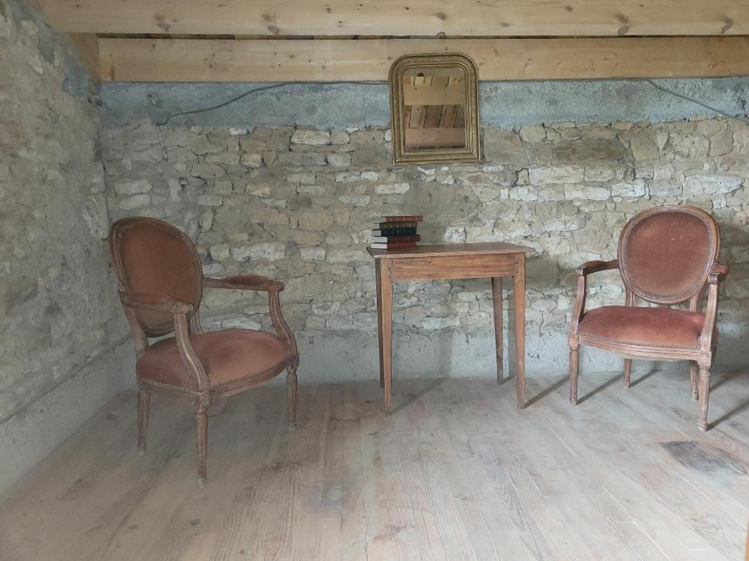 La Chapelle-Themer Nuit Insolite, Chambre Au Dessus D'Une Etable المظهر الخارجي الصورة